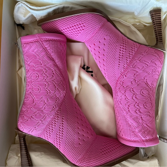 Fendi Tronchetto Pointed Toe Ankle Boots – [Pink/Mesh] – New With Tags - Picture 4 of 6